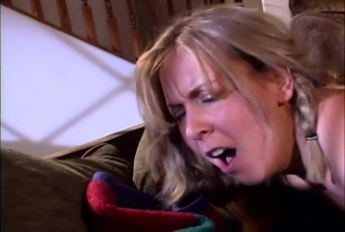 Anal X: Gorący moment analny sam w domu
