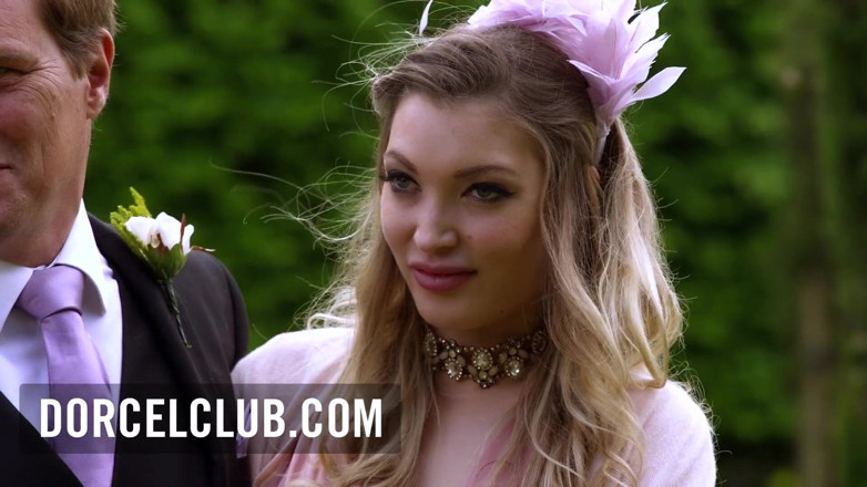 Dorcel Club: Cougar emma leigh presenta la giovane Misha Cross al sesso...