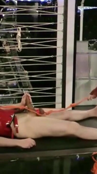 Perhambaan ketat duduk muka dan handjob mean bahagian 1