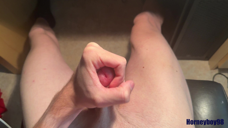 Horneyboy98: Twink v domácí kanceláři si dělá penis a stříká
