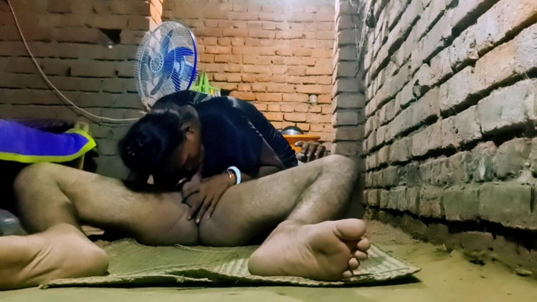 Pumi: インドのデシ・バービーが夜にセックスされる