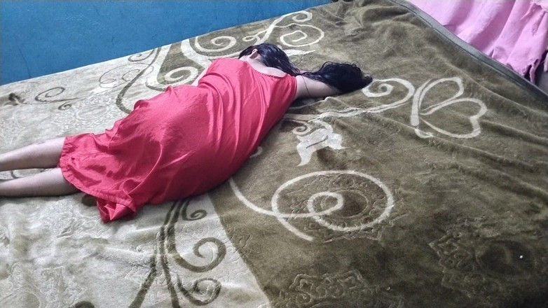 Indian Muslim Couple: Hintli ev hanımı oyuncu yatak odası cazibesi kocası ona karşı...