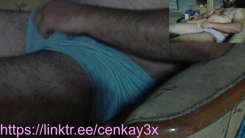 CenkAy: 男性的なクマのパパは生放送で素晴らしかった