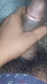 Africký gay chlapec saje manželce prsa a bradavky v koupelně