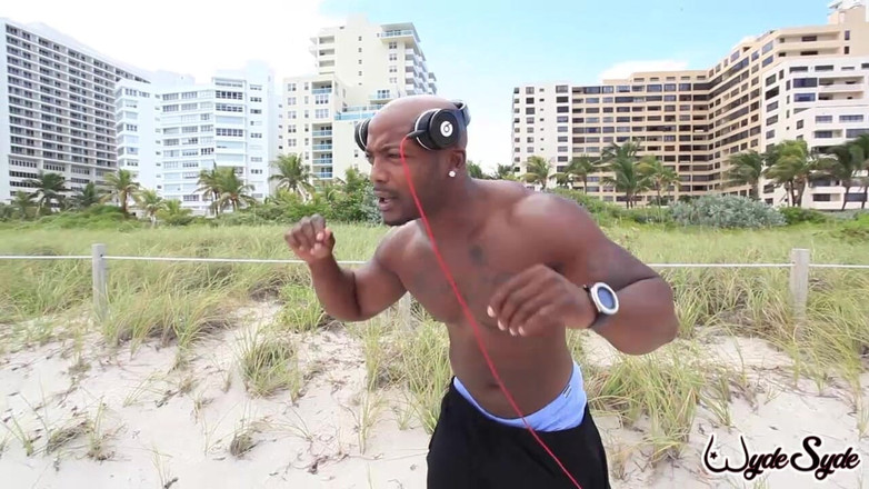 WydeSyde By Sara Jay: Chicas cachondas hambrientas de polla Sara Jay y Sra. Raquel