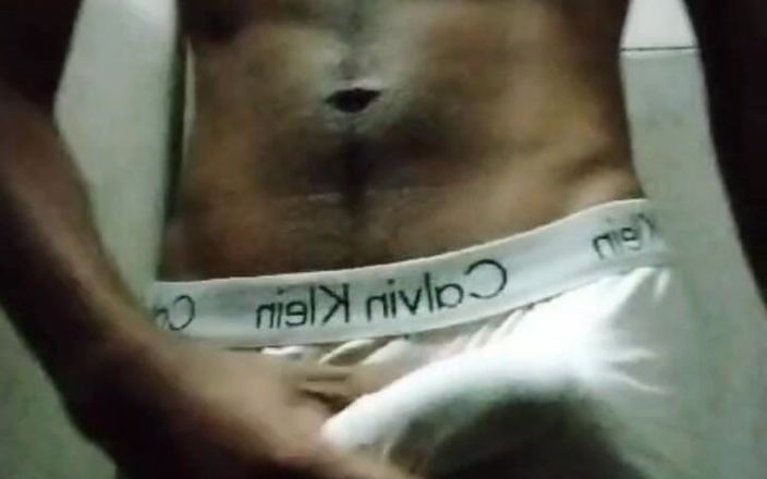 Deshi boys: Бангладеський сексуальний хлопець самостійно насолоджується в туалеті