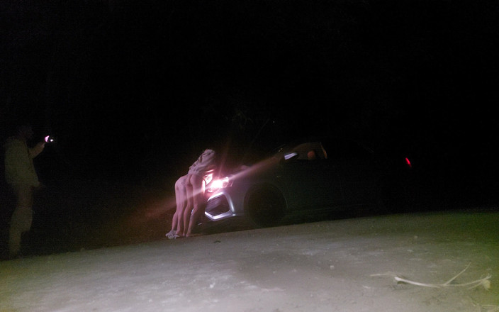 Jennyferpimenta: Șoferul aplicației face sex cu două pasagere pe drum