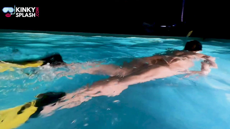 UKCuteGirl Lucy Lauren: Permainan bogel Snorkel Night Slut Underwater