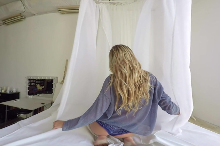 StasyQVR: Blonde Stunner Has Erotic Fun in the Morning
