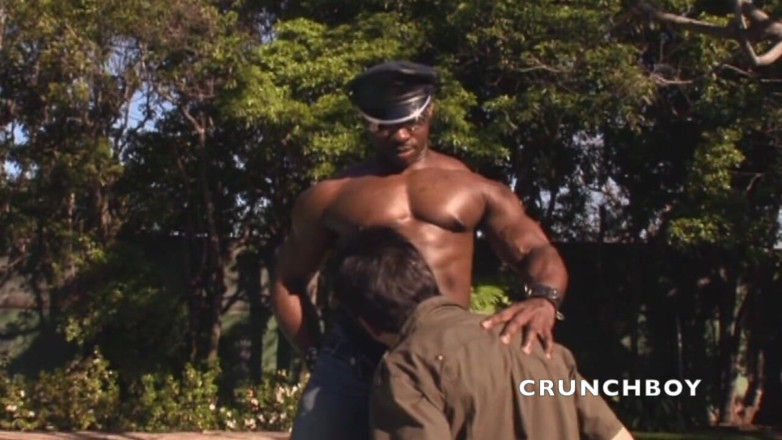 Crunch Boy: Latino disetubuhi oleh dominan otot ebony atas