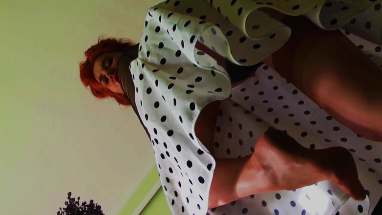 Goddess Celine: バレンタインデーにケージ内で射精