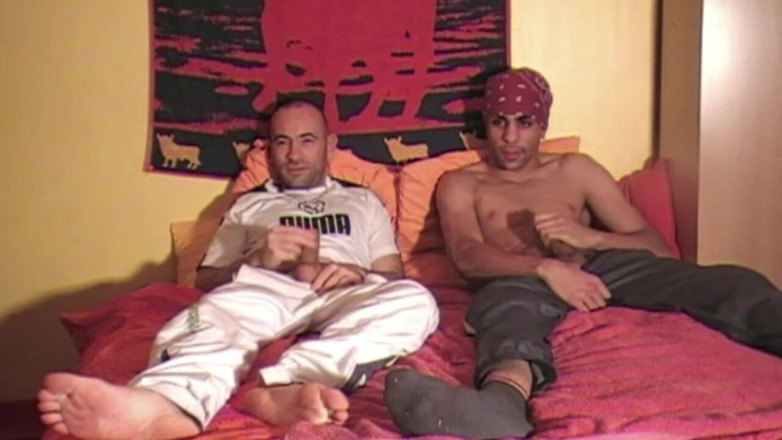 ARAB FUCKERS WITH HUGE COCKS: 아랍 친구에게 자위해달라고 제안하는 Jess
