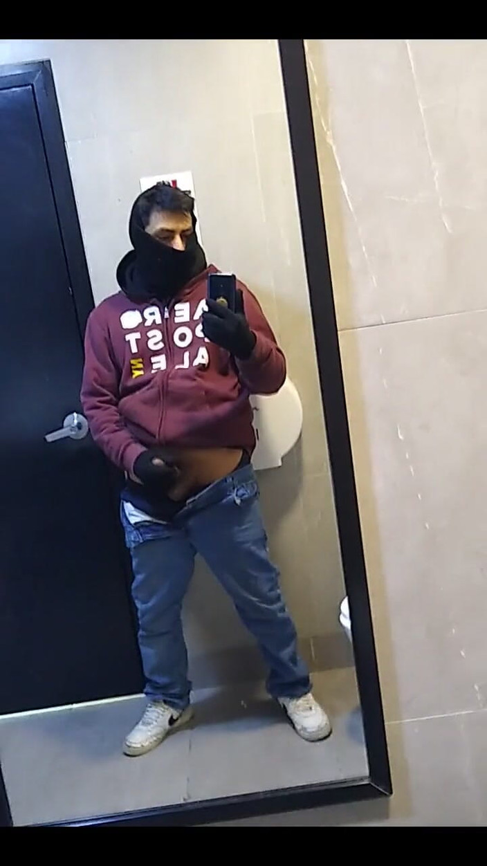 AlexAlejandro13: Kfc latte a spillo in bagno
