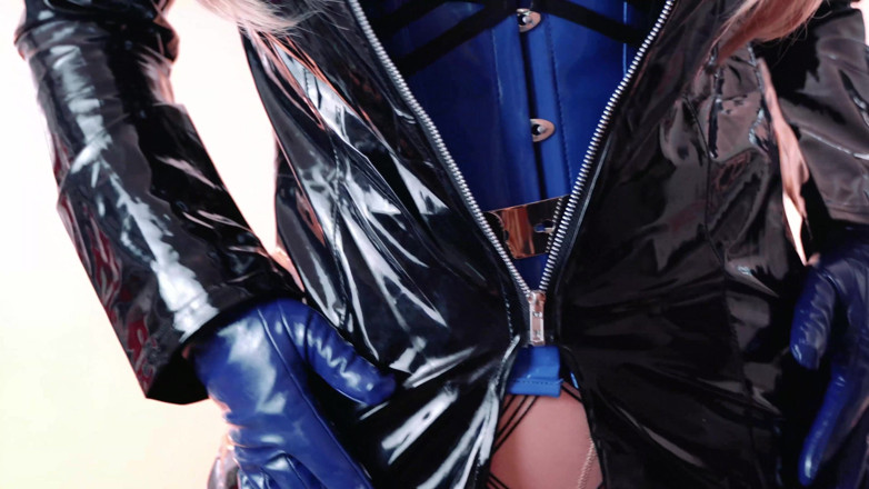 Arya Grander: Sexy PVC klinkt ASMR-video in 4k-kwaliteit