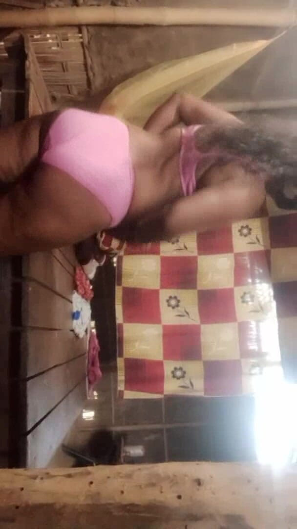 Shunderali: La giovane donna sexy