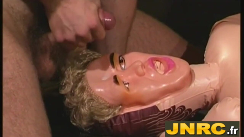 JNRC: JNRC.fr - Two straight military guys fuck a doll