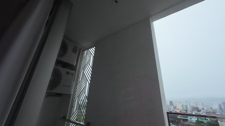 ScottishSweetie: मेरी बालकनी पर मेरी चूत में उंगली करना!