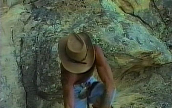 Gay RetroX VHS: 狂野游戏中的火辣男人 #4