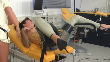 Rubber & Clinic Studio - 1ATOYS: Gioco di ruolo in clinica kinky in gomma