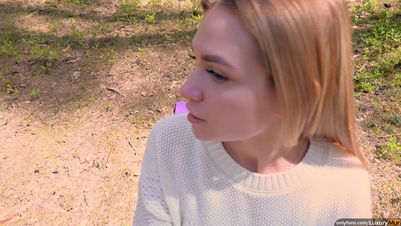 ReplayXXXLady: Scopando una ragazza in un parco pubblico - Siamo stati quasi...