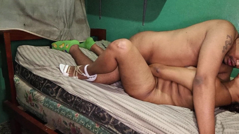 BigassMILF40: Follada misionera para una morena tamil en tacones altos