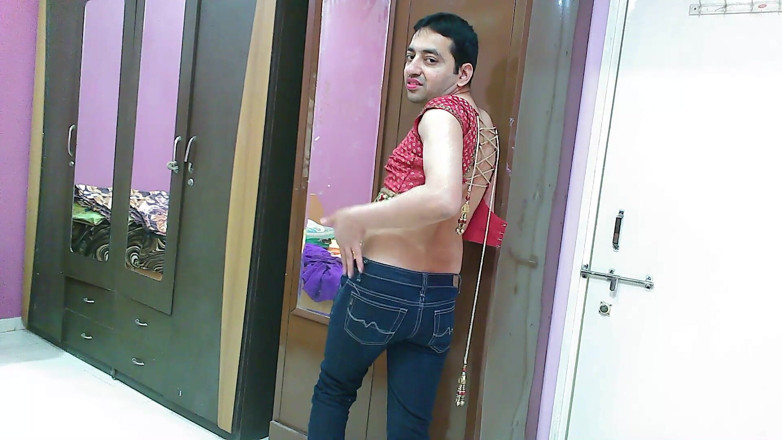 Cute & Nude Crossdresser: Sissy travestie sexy, femboy, sucette douce dans un haut et...