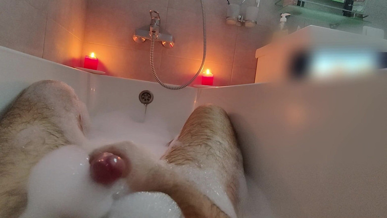 Hidden Horny Smile: Acoperită în spumă - finalul meu intens solo în baie