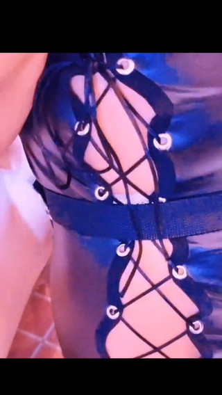 Hub One: Egyptská žena šuká chlapa, který dodává objednávky u ní doma -