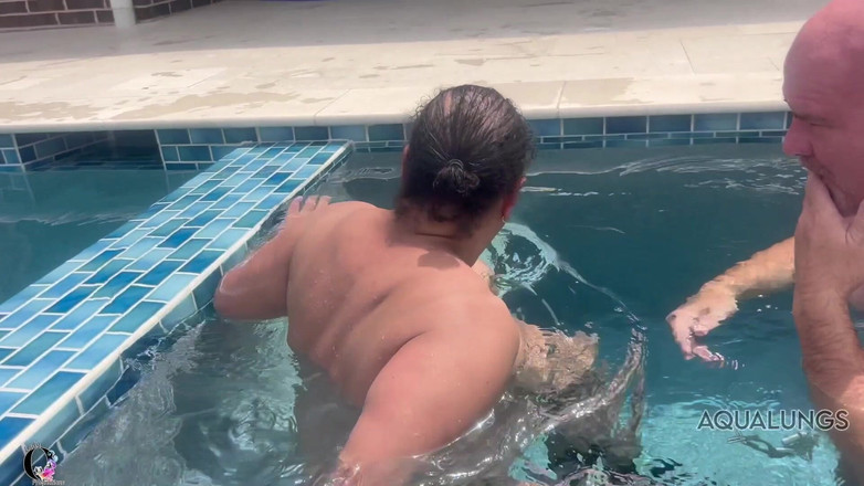 Lady O: Futai în piscină