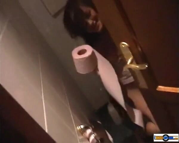 Young Libertines: Bathroom fun and nipple play