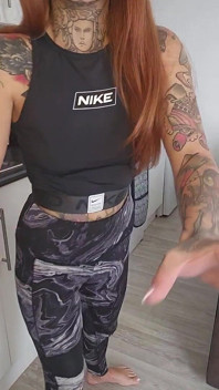 Pinkel-verzweiflung in meinen leggings im fitnessstudio