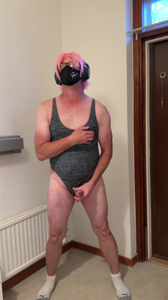 Julia Trans: Трейсі шльопає дупу, яйця, мастурбує і кінчає для тата