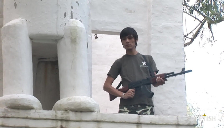 Gay Diaries: Morena twink es penetrado por el culo por el guardia...