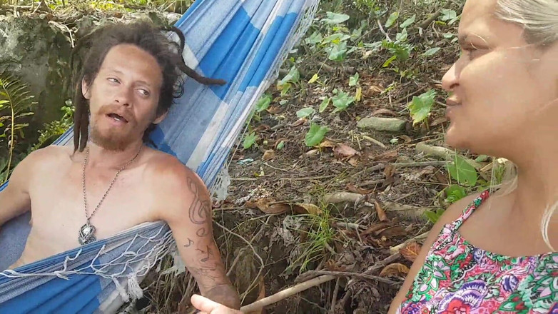 Paty Bumbum: Nimf satıcının penisine boşalıyor