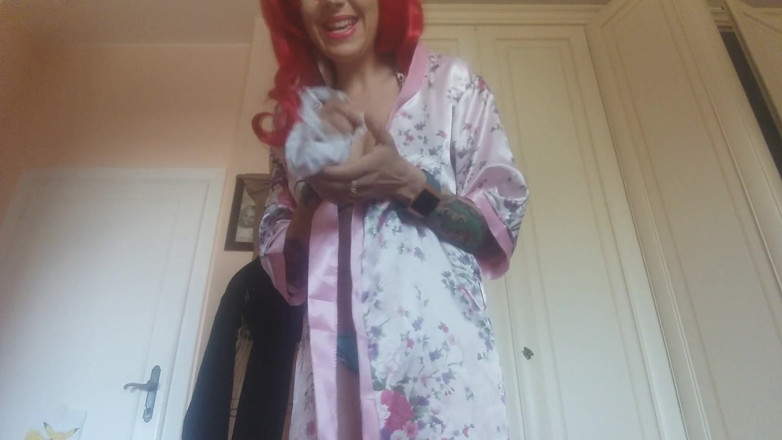 savannahamatoriale: Fartin hot stepmom!