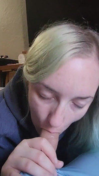 Plezier hebben met het zuigen en neuken van zijn grote pik - Mama_foxx94