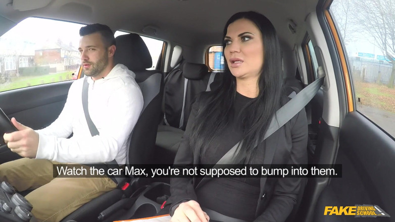 Fake Driving School: Fake driving school - kozatá sexy brunetka Jasmine Jae ukazuje Maxe...