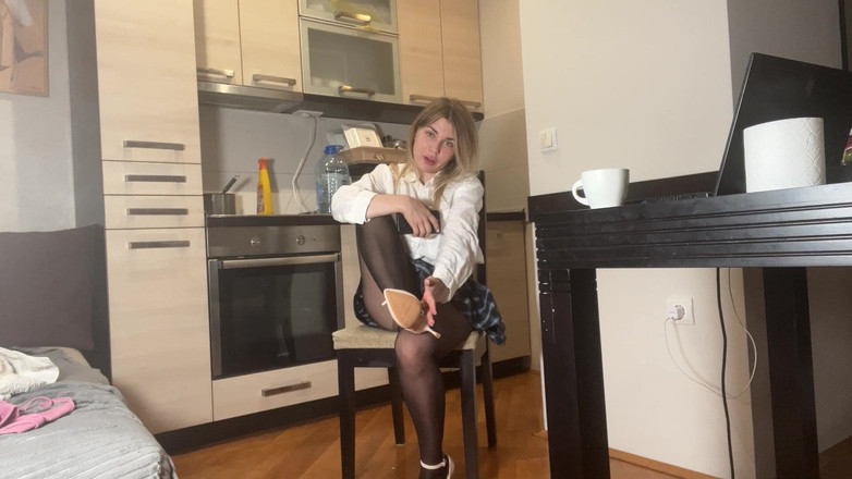 Misty Phoenix: Vyzkoušeno na Zpocené, páchnoucí podpatky tvé ženy