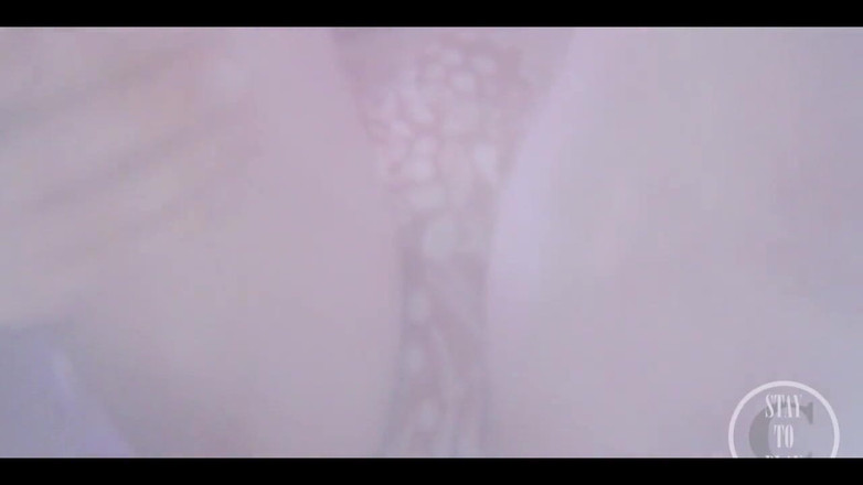 Lina Free: Grote onderwater cumshot in de bathub!