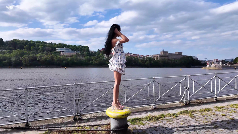 Watch4beauty: Máquina de follar caliente en la ciudad