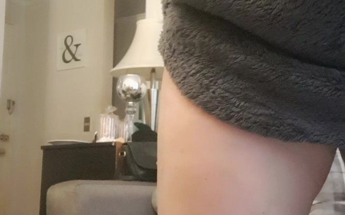 Mommy big hairy pussy: Telefonema faz milf se masturbar