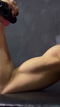 Clasa de anatomie, biceps, umeri și o elevă foarte distrasă, partea 1
