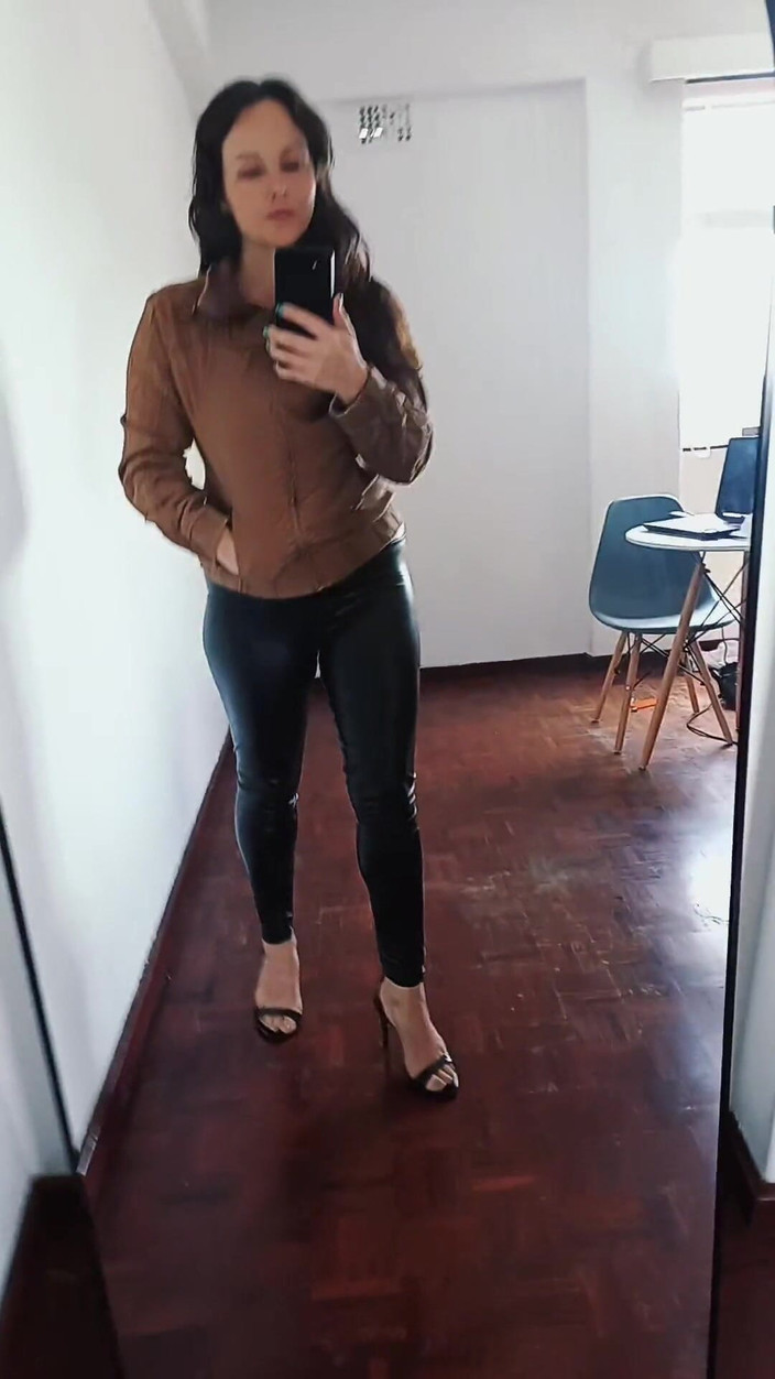 Kinky Lyrical: レザーパンツとハイヒール