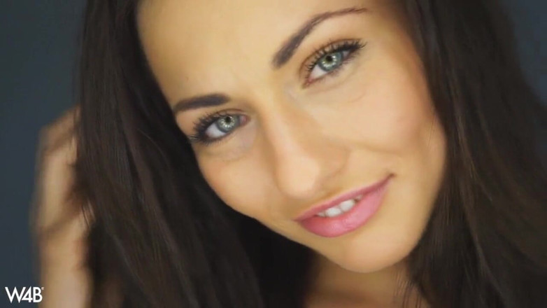 Watch4beauty: Casting Michaela Isizzu - Bts