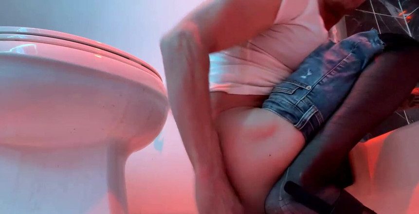 Sissy slave Sylvia: Fella любит джинсовой тип день