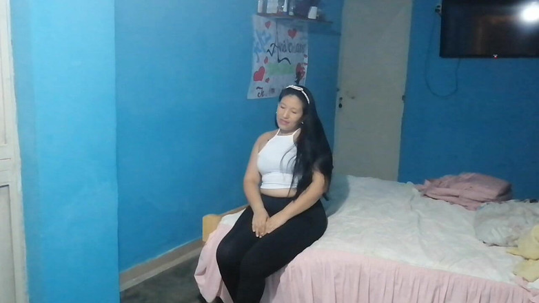 Sexysweet0455: Mahasiswi nakal ini pulang dengan lelah dan memuaskan ayah tirinya...