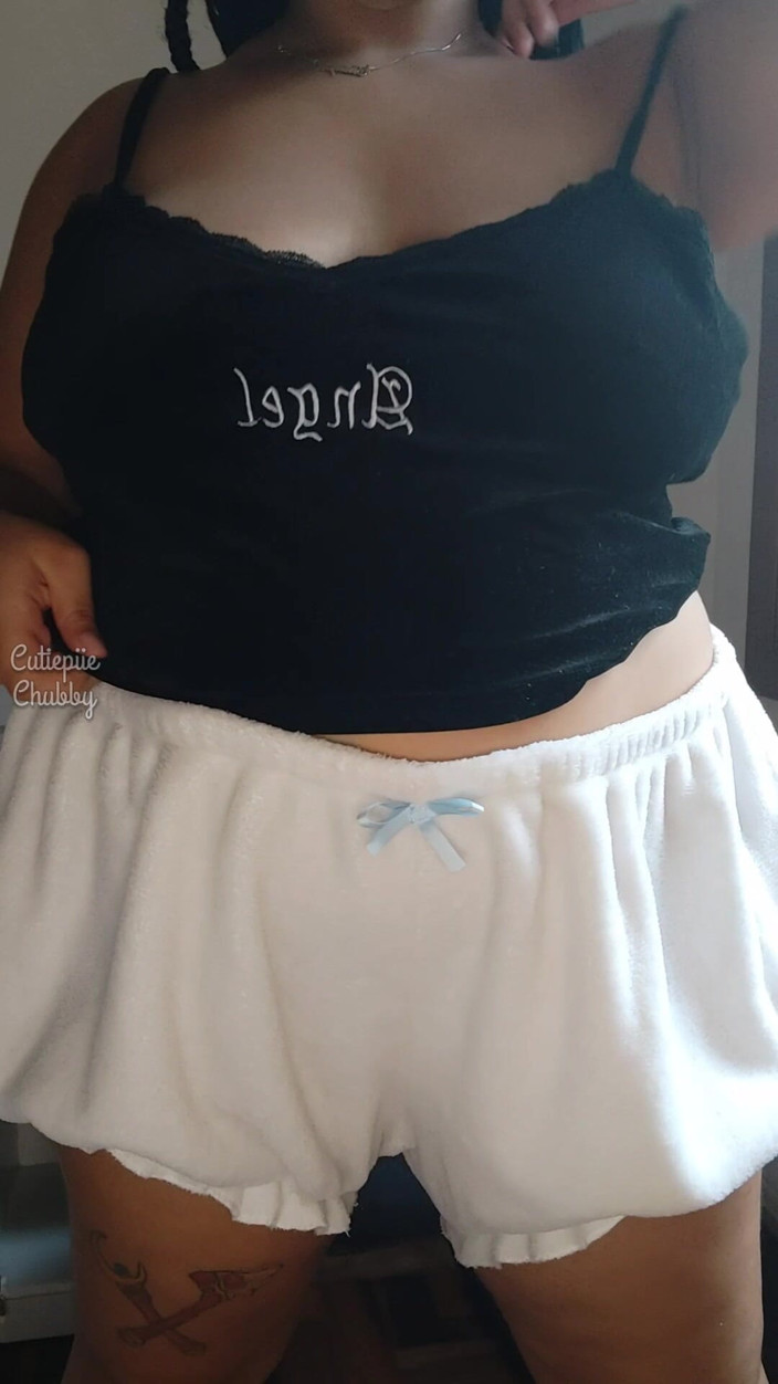 Cutiepiie Chubby: Awek montel seksi berbogel dengan Twerk dan palam dubur