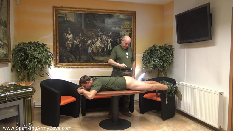 SPANKING BOYS VIDEO: 0235 Armée - Michal