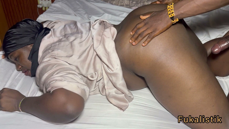 Fukalistik: Busty Stepmom Wants to Share a Bed with BBC Stepson...