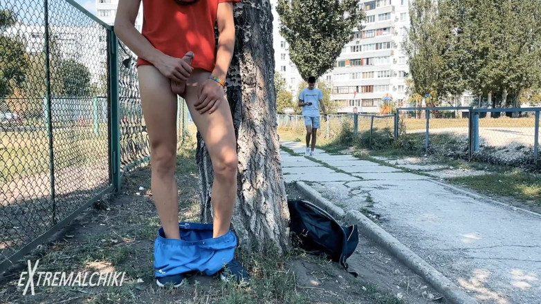 Extremalchiki: Twink wank near his college